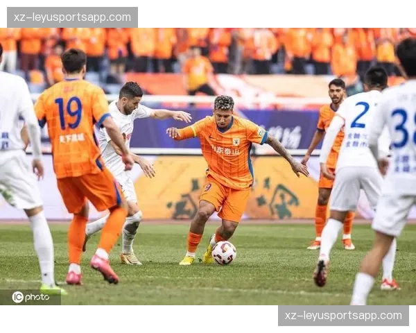 克雷桑左膝损伤缺席关键战，泰山进攻端受影响